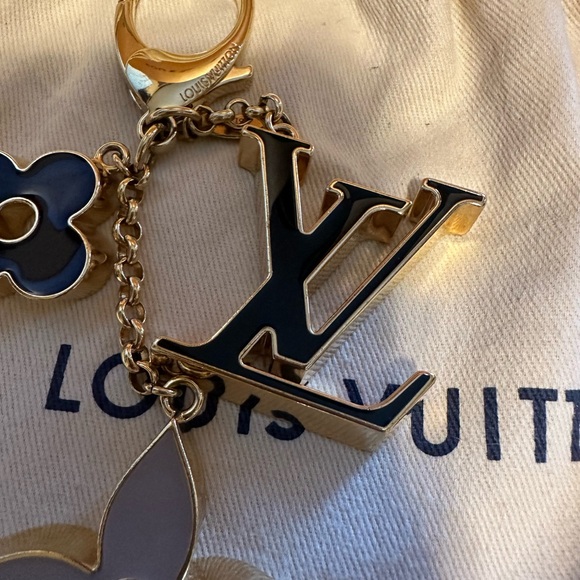 Like New Auth Louis Vuitton Bag Charm Fluer De Monogram - Picture 6 of 10